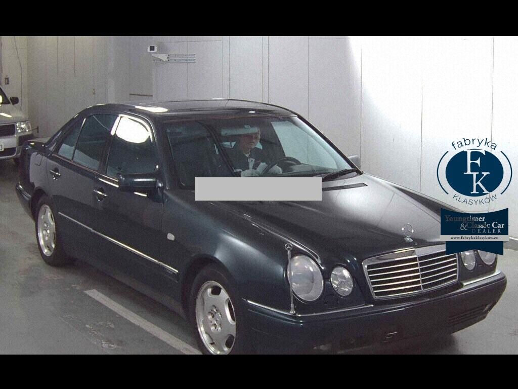 MERCEDES BENZ E-CLASS 4D  E320