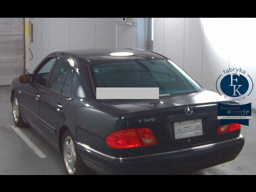 MERCEDES BENZ E-CLASS 4D  E320