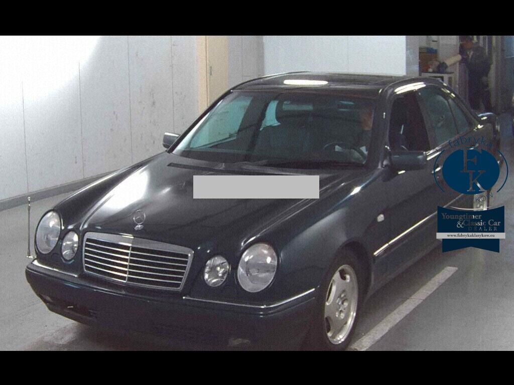 MERCEDES BENZ E-CLASS 4D  E320