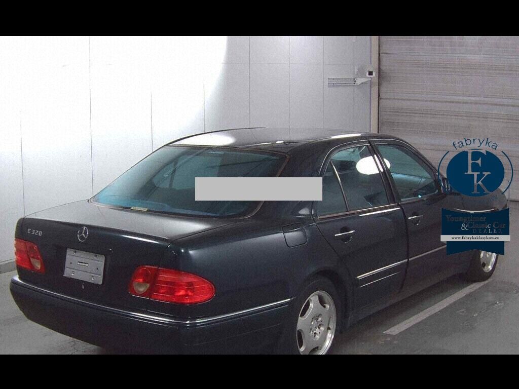MERCEDES BENZ E-CLASS 4D  E320