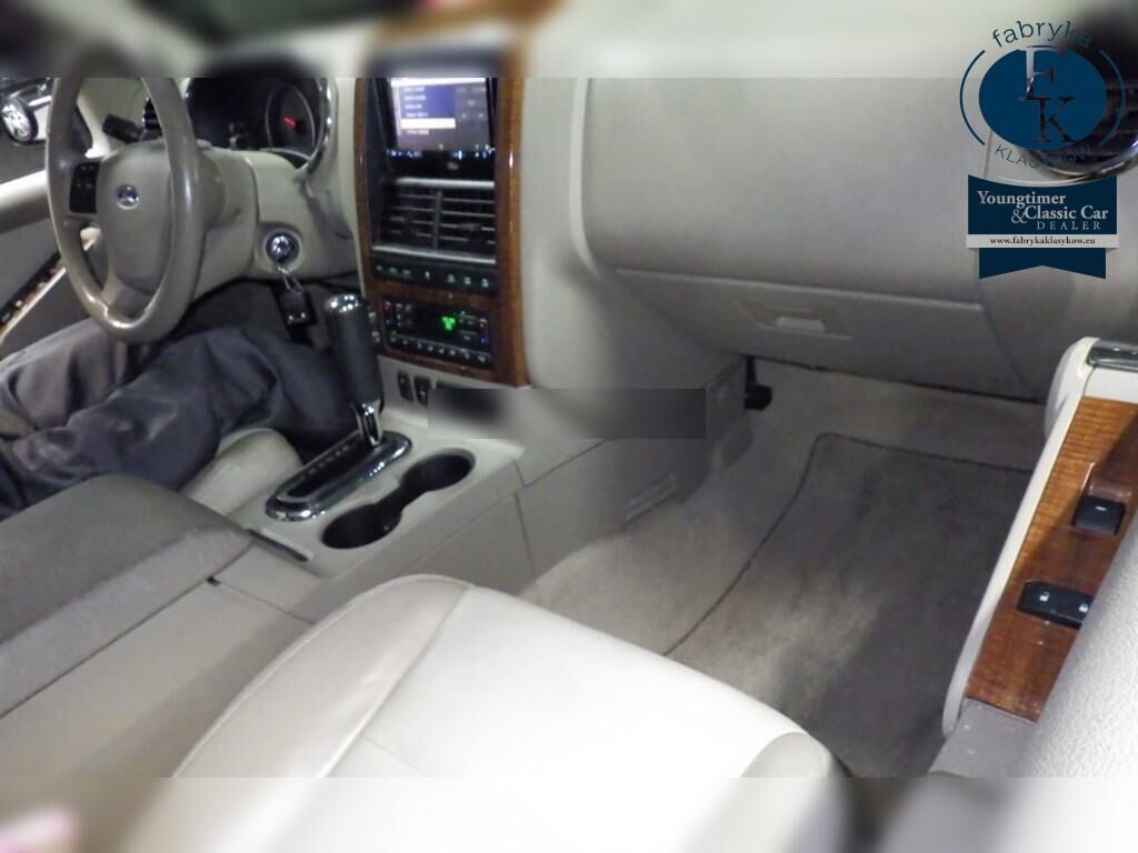 FORD EXPLORER 5D 4WD  V8 EDDIE BAUER
