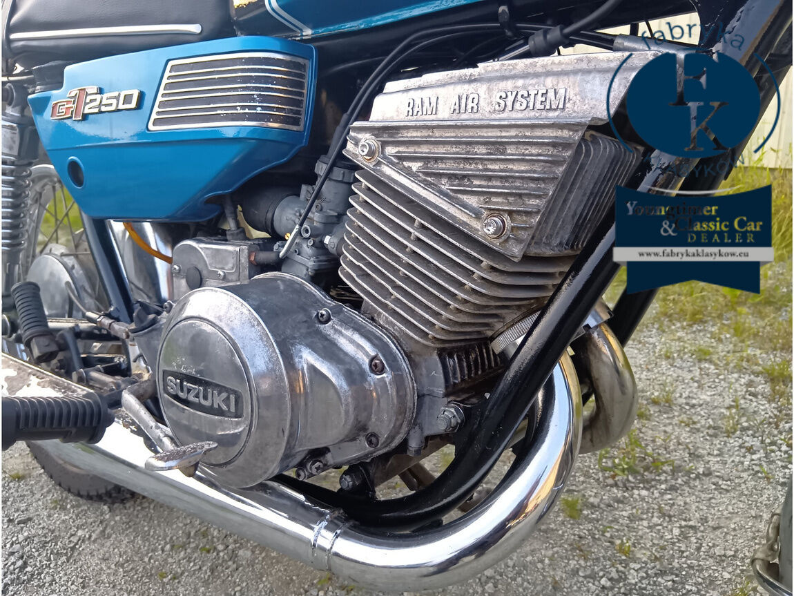 SUZUKI GT250