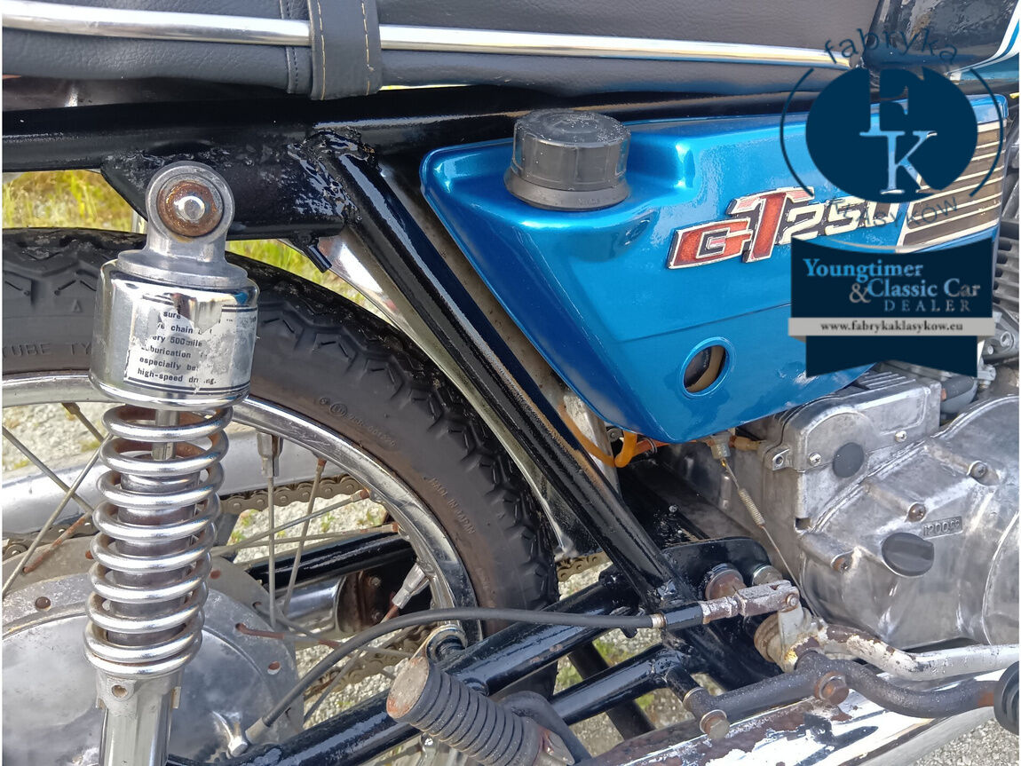 SUZUKI GT250
