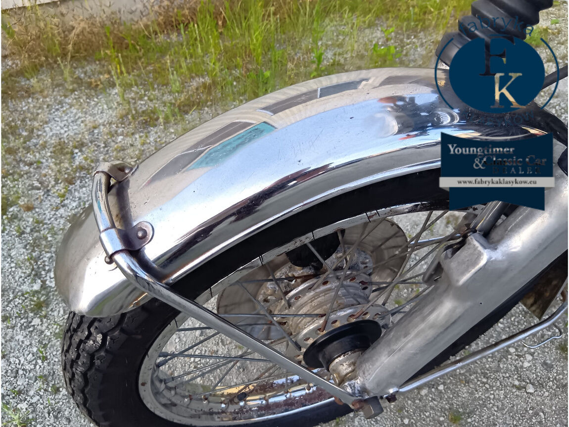 SUZUKI GT250