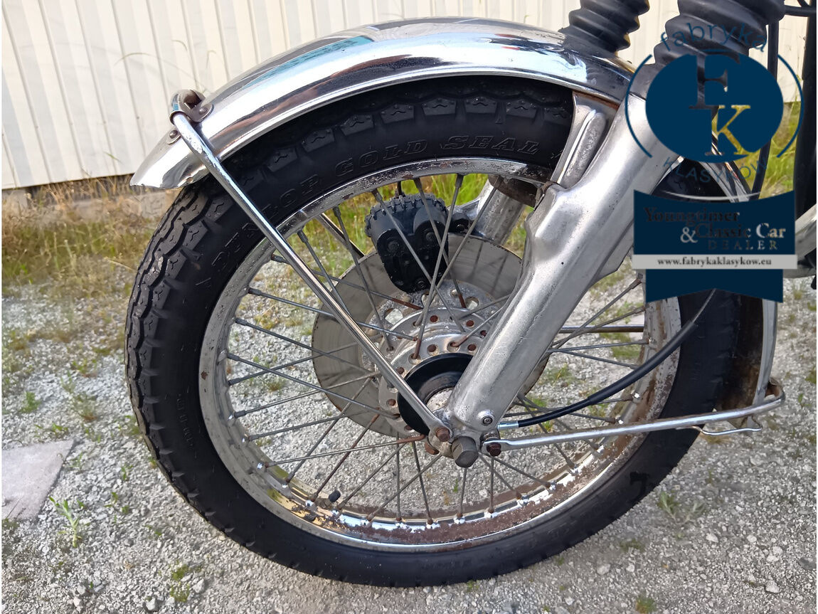 SUZUKI GT250