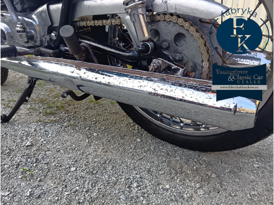 SUZUKI GT250