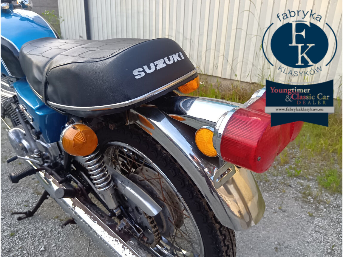 SUZUKI GT250
