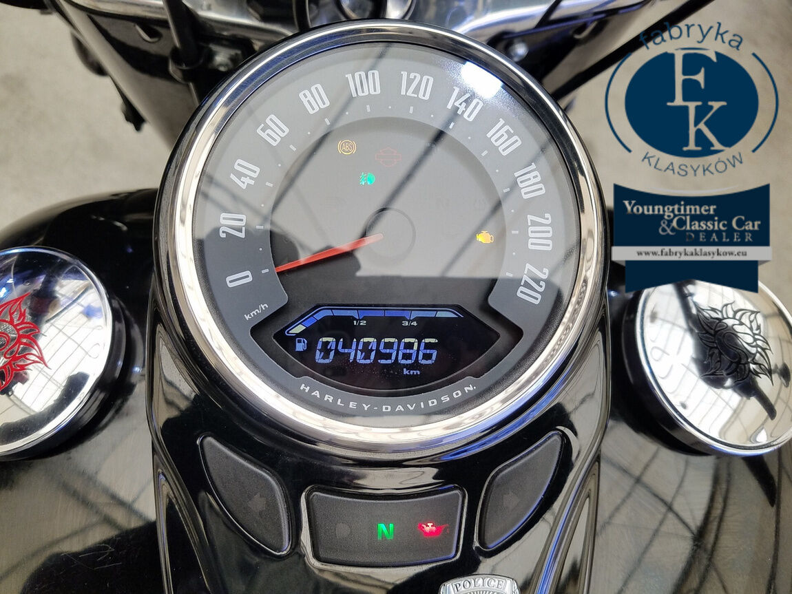 HARLEY-DAVIDSON FLHCS