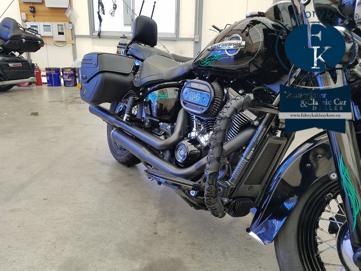 HARLEY-DAVIDSON FLHCS