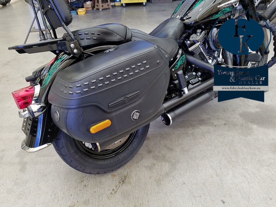 HARLEY-DAVIDSON FLHCS