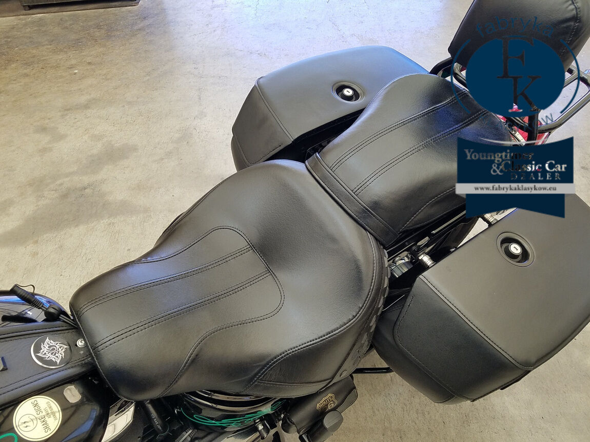 HARLEY-DAVIDSON FLHCS