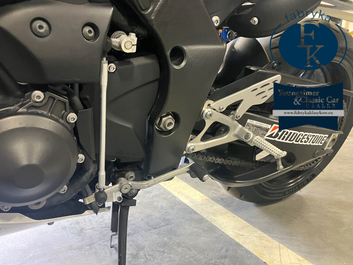 YAMAHA YZF-R1